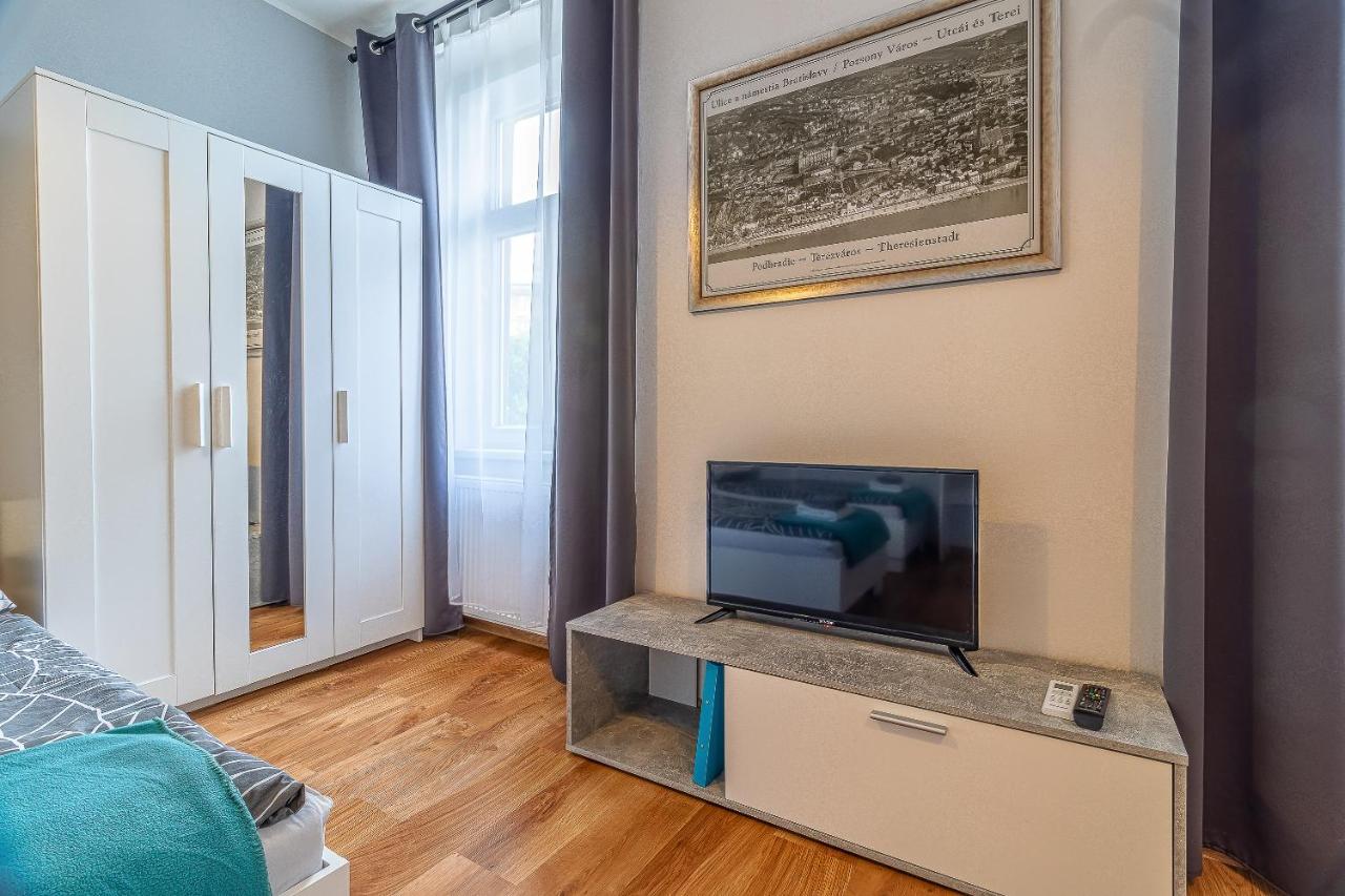Deluxe Studio
