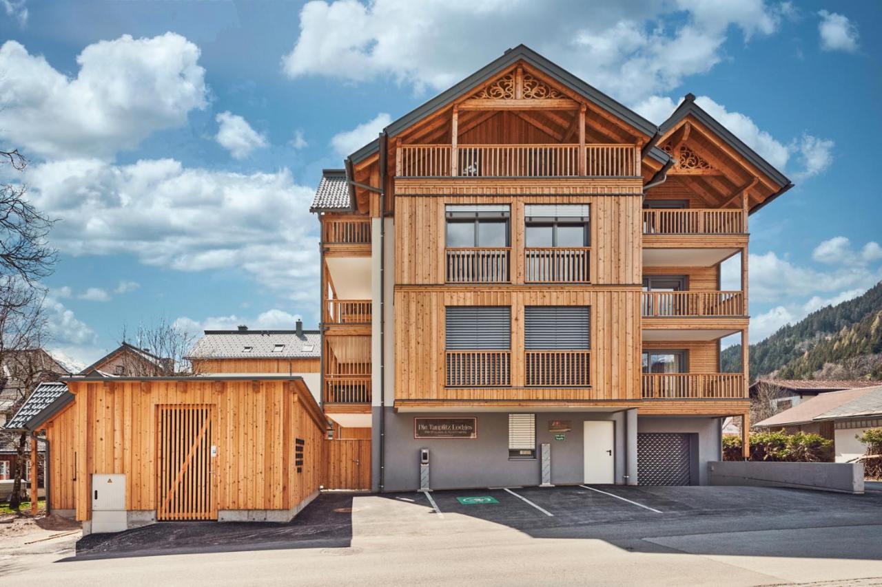 Apartment with Mountain View