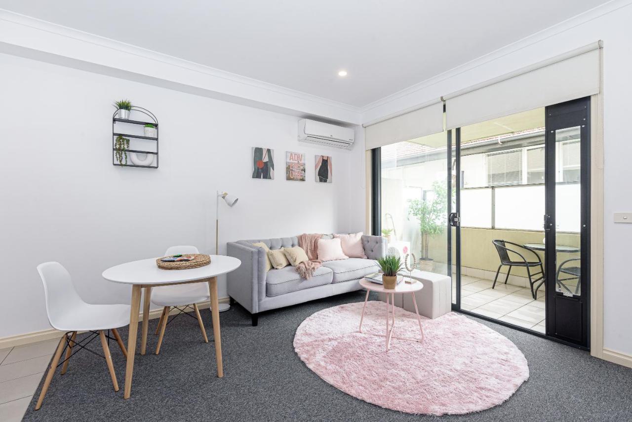 B&B Melbourne - Cozy 1 bedder in St Kilda with Balcony - Bed and Breakfast Melbourne