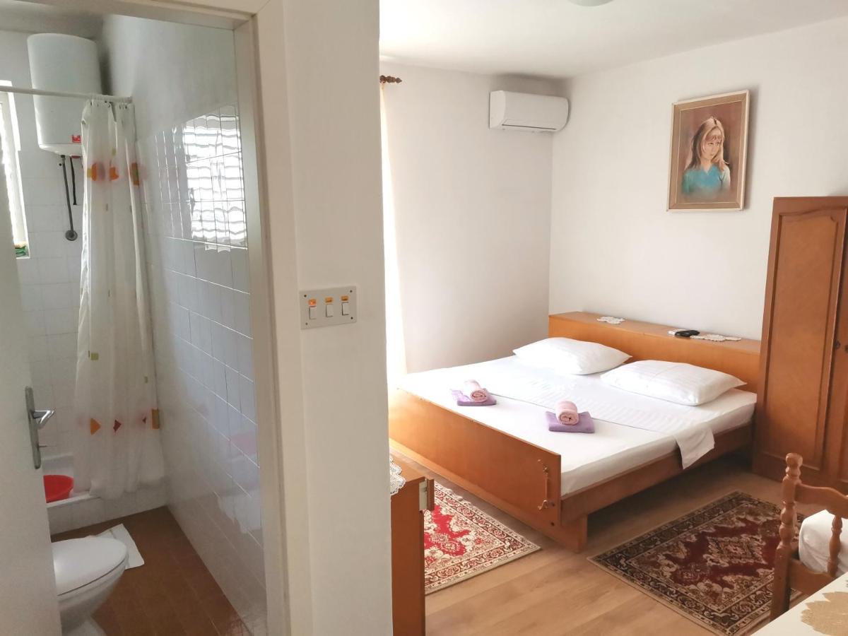Dreibettzimmer mit Balkon