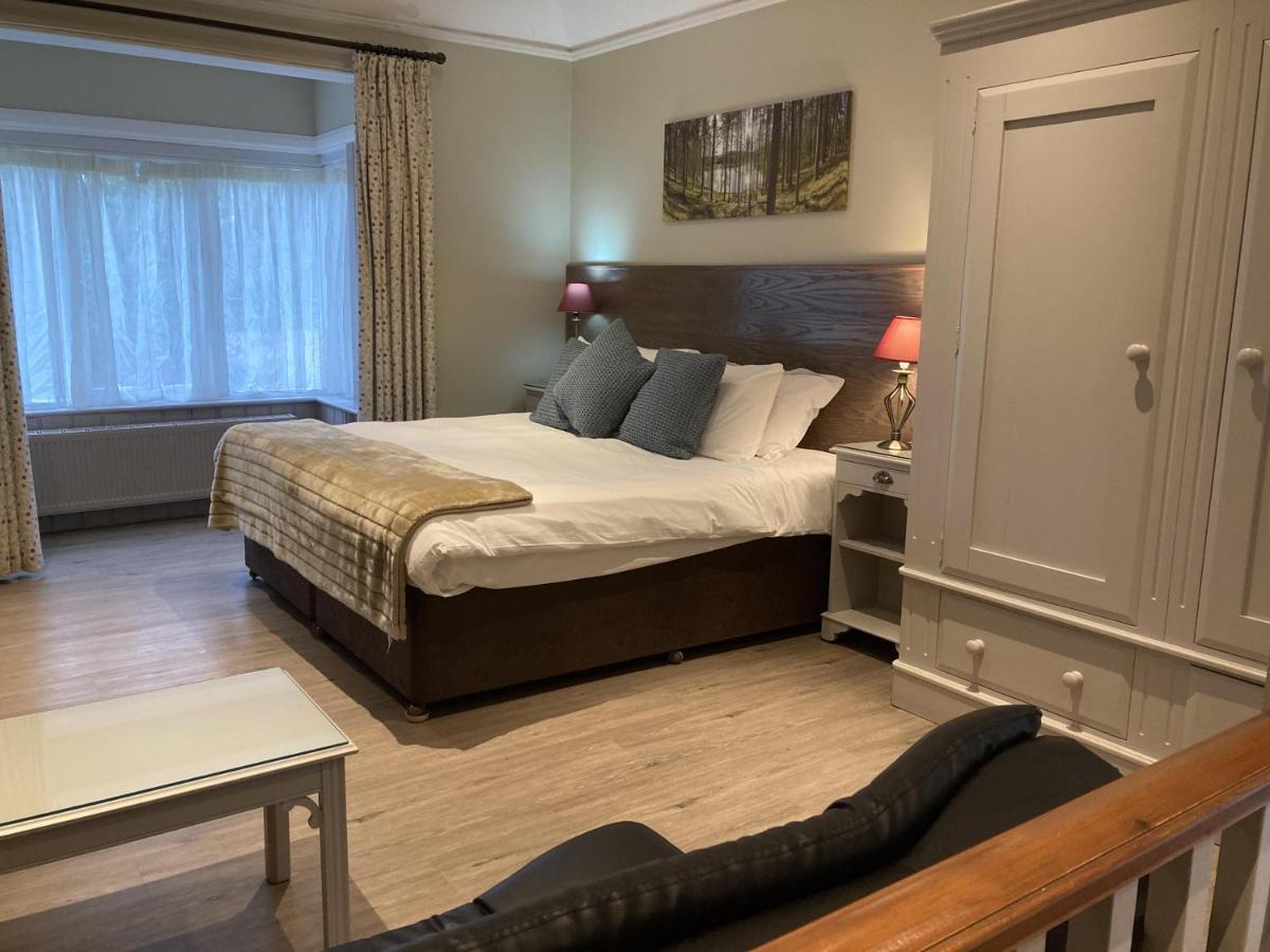 Deluxe One-Bedroom Apartment with Garden View