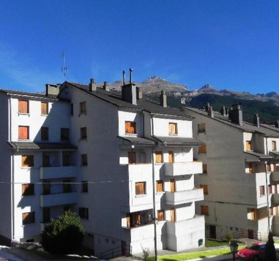 ESQUÍ PIRINEO ARAGONÉS APARTAMENTO EL JUNCARAL Wifi - Chambres d’hôtes