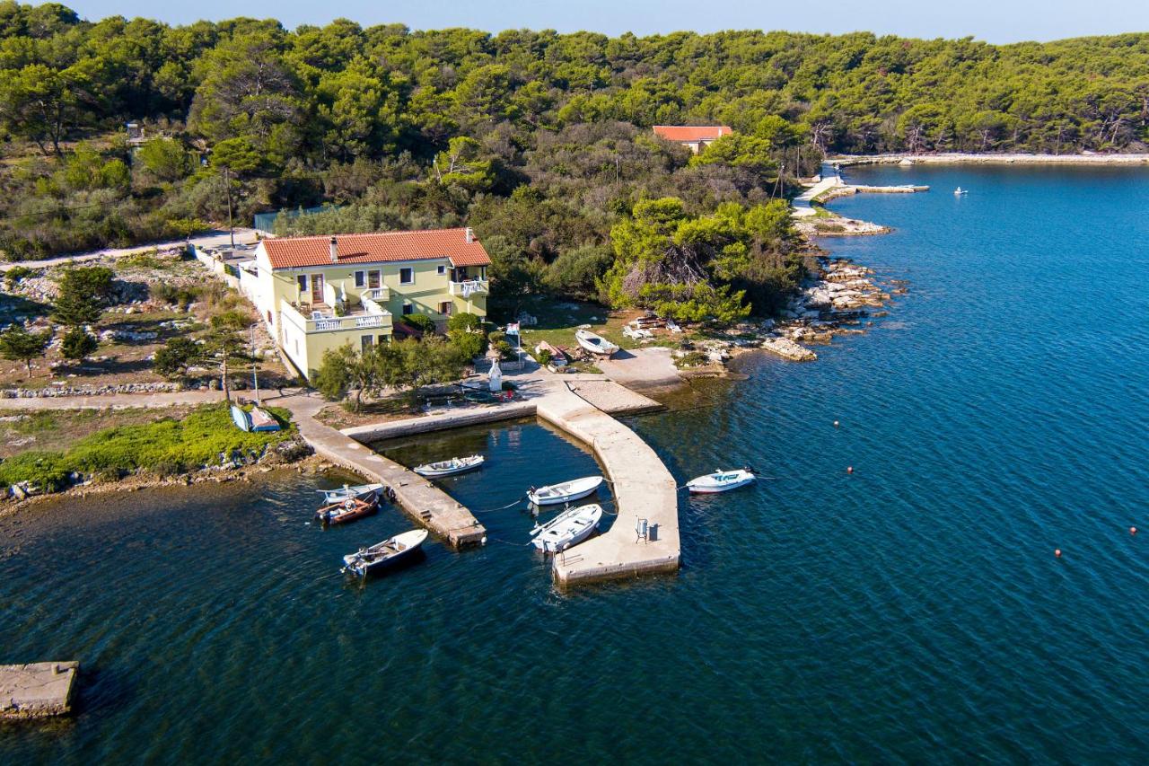 B&B Veli Rat - Apartments by the sea Veli Rat, Dugi otok - 438 - Bed and Breakfast Veli Rat