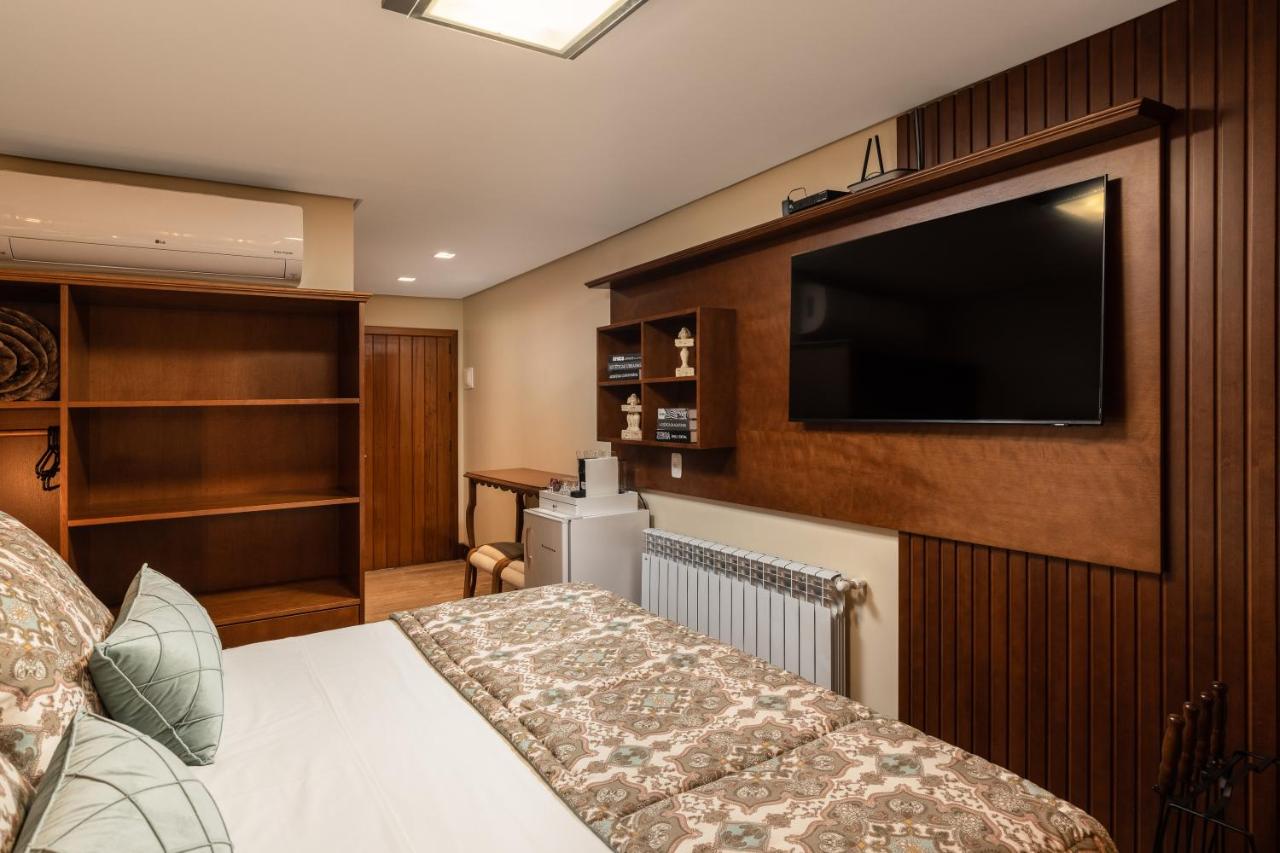 Queen Suite with Spa Bath