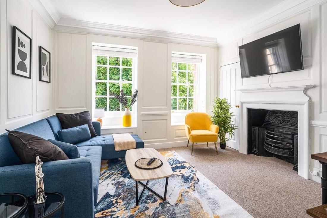 Stunning 3 Bedroom Period City Centre Apartment - Ferienwohnung