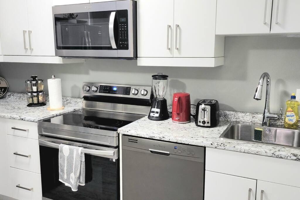 QUIET & COZY MODERN SUITE CLOSE TO RCMP - B&B Regina