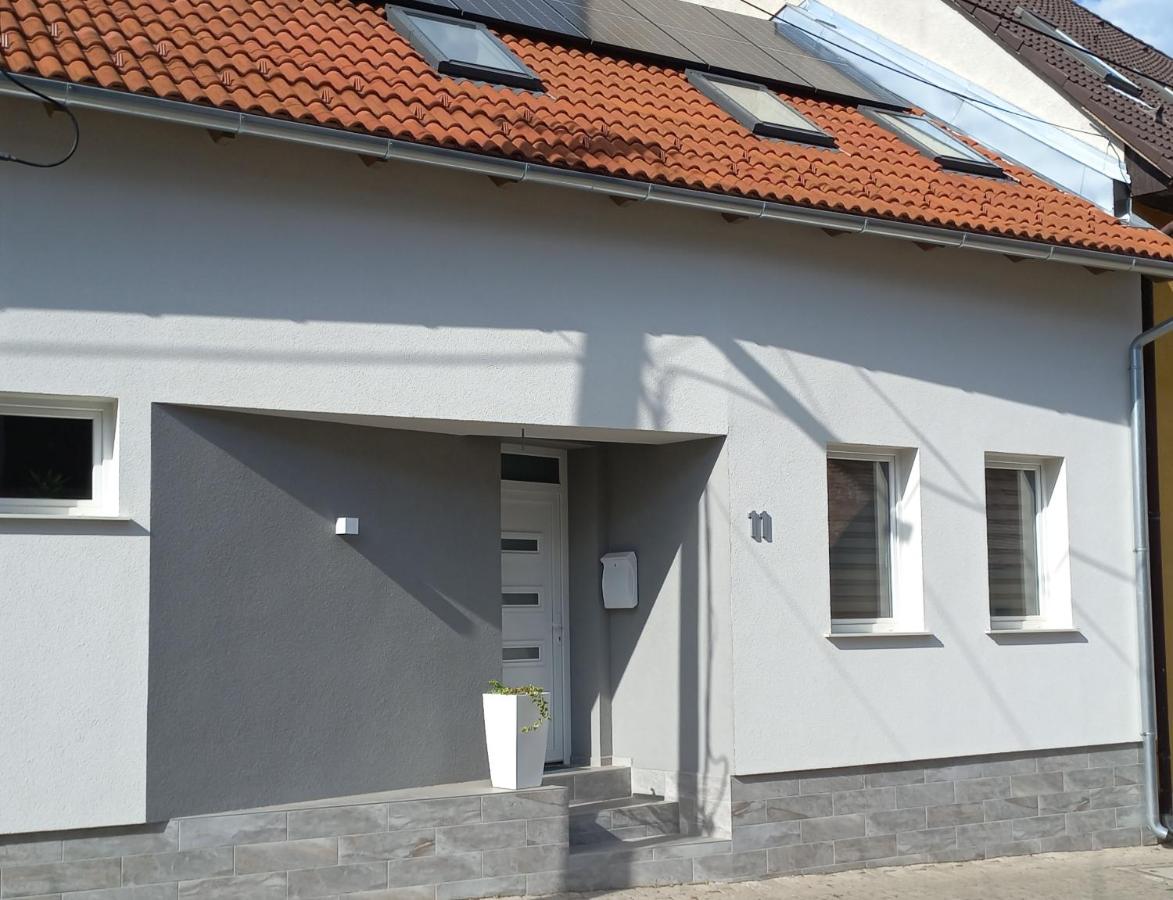 Major11 apartman - Zsolnay negyed - Bed and Breakfast