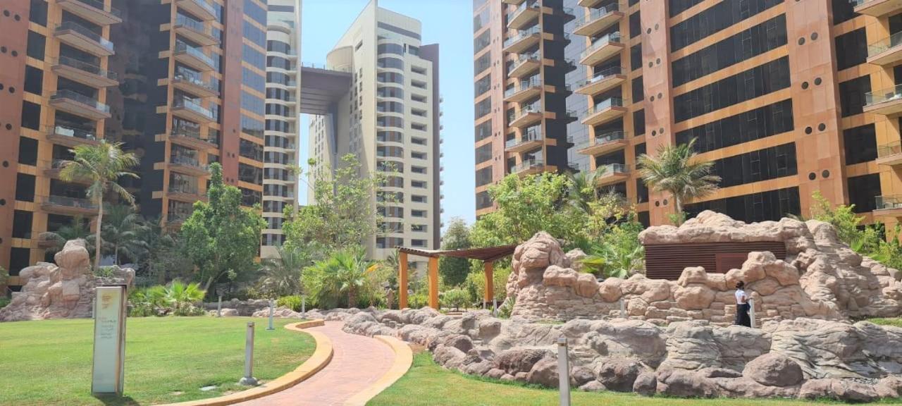Palm Jumeirah 1BR luxurious & gorgeous view - Ferienwohnung Dubai