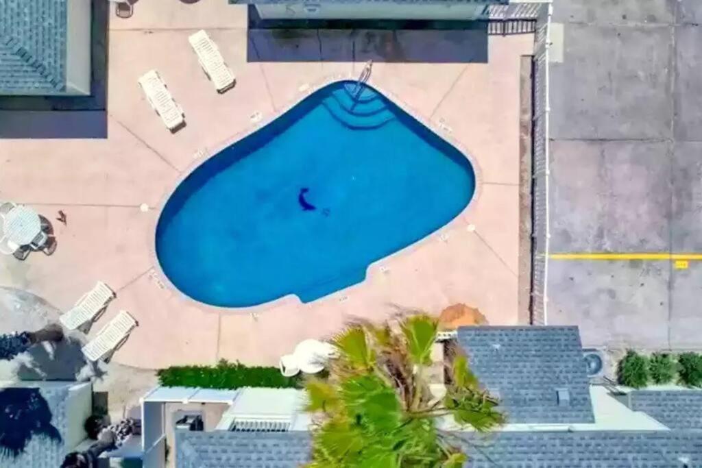 Spacious Home, Short Walk to Beach, Heated Pool! - B&B Corpus Christi