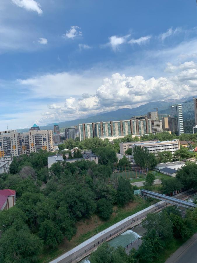 Mountains and River view apartment in Almaty - B&B Almaty