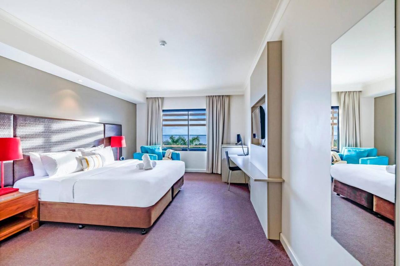 Bright Side Resort Living with Pool on Esplanade - Chambres d’hôtes Darwin