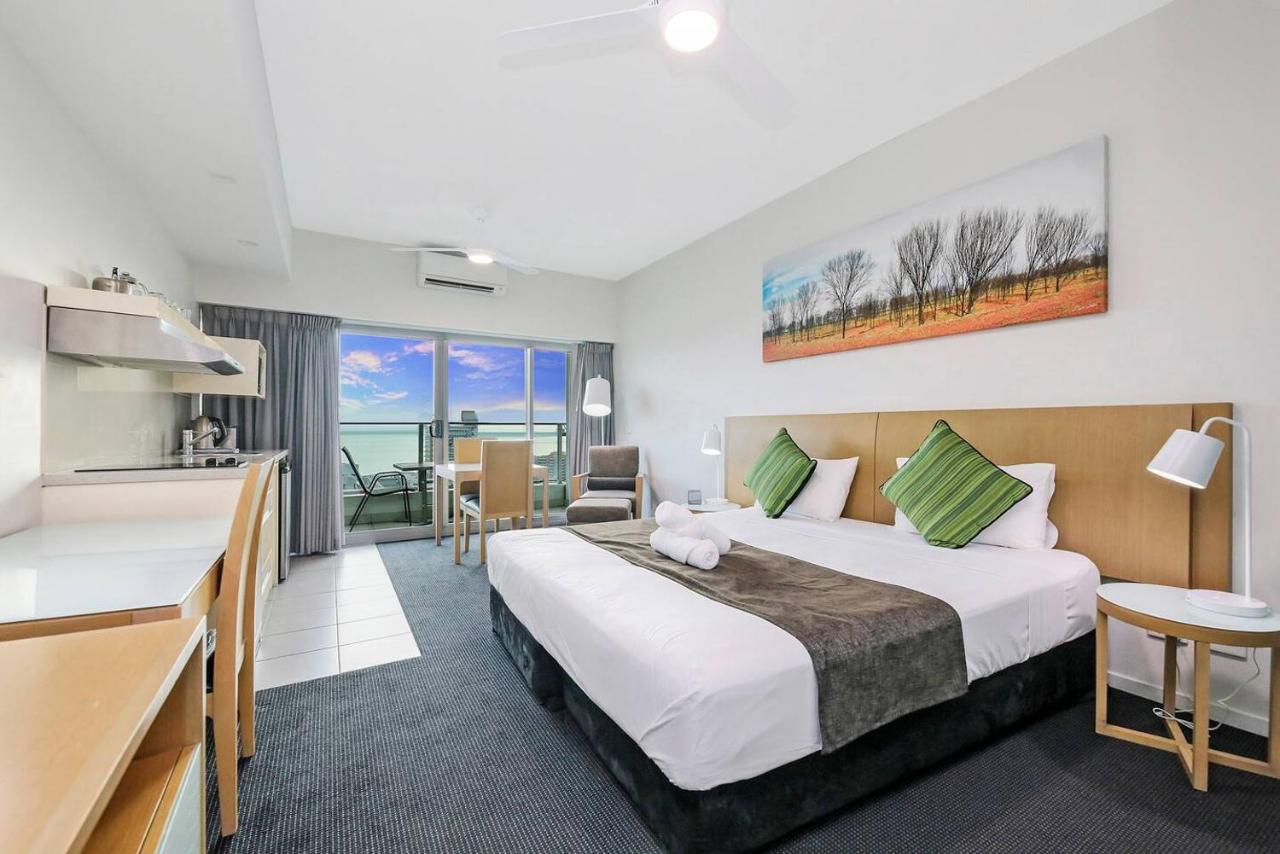 B&B Darwin - '18th in the Clouds' CBD Resort Living with Pool - Bed and Breakfast Darwin