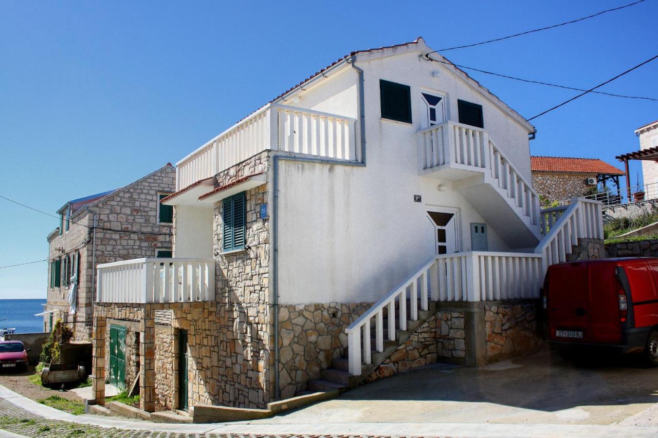 B&B Rukavac - Apartments by the sea Rukavac, Vis - 2478 - Bed and Breakfast Rukavac