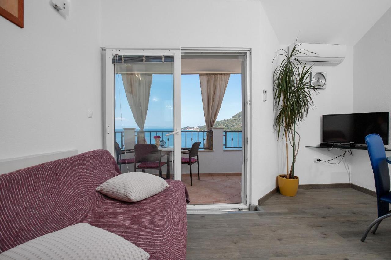 One-Bedroom Apartment with Terrace and Sea View