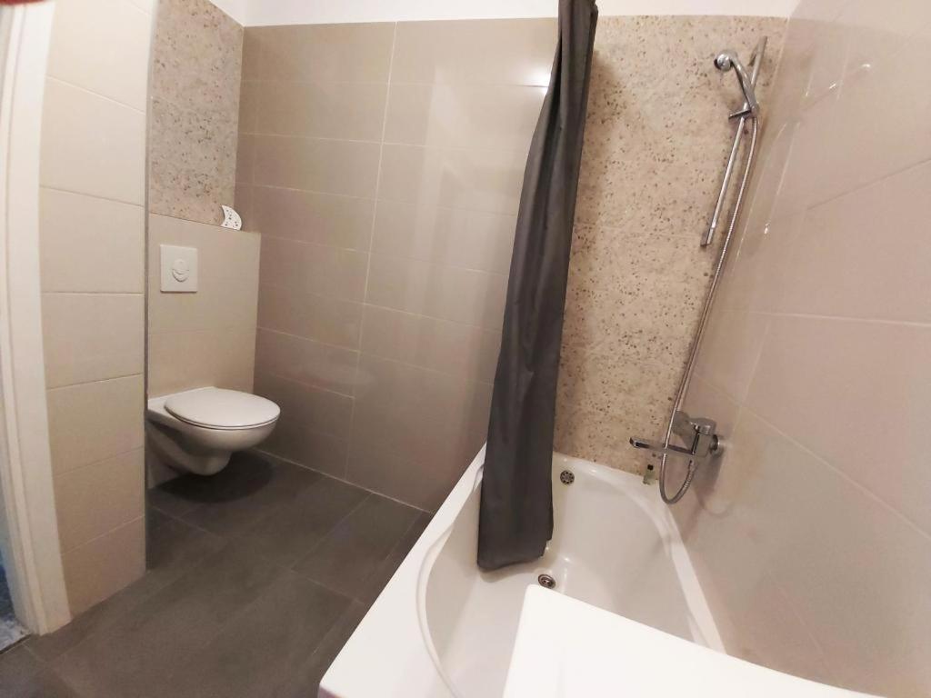 Apartamento de 2 dormitorios con terraza y vistas al mar