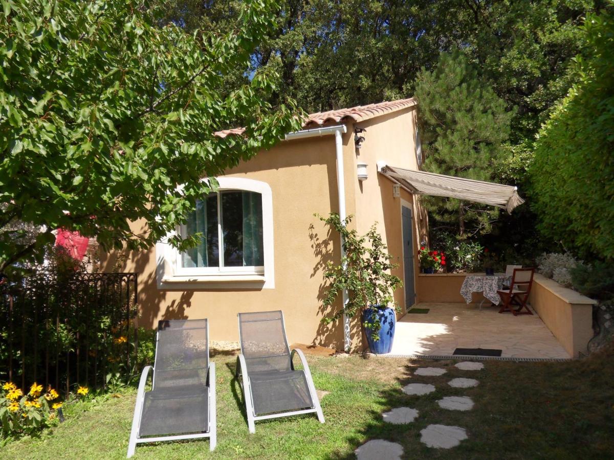 Les Hauts d'Eyragues gîte Aigue Marine Meublé classé 4 étoiles - B&B