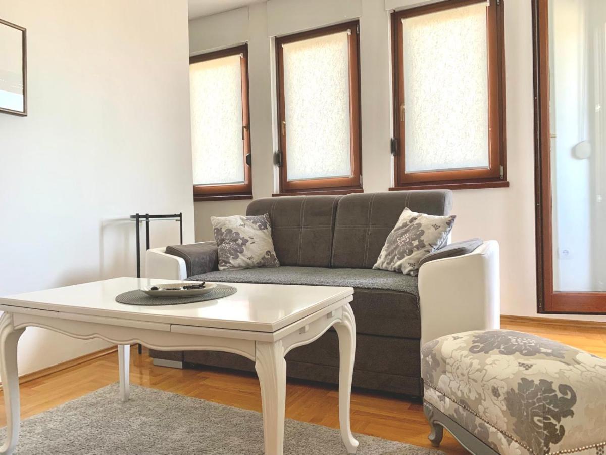 All White - B&B