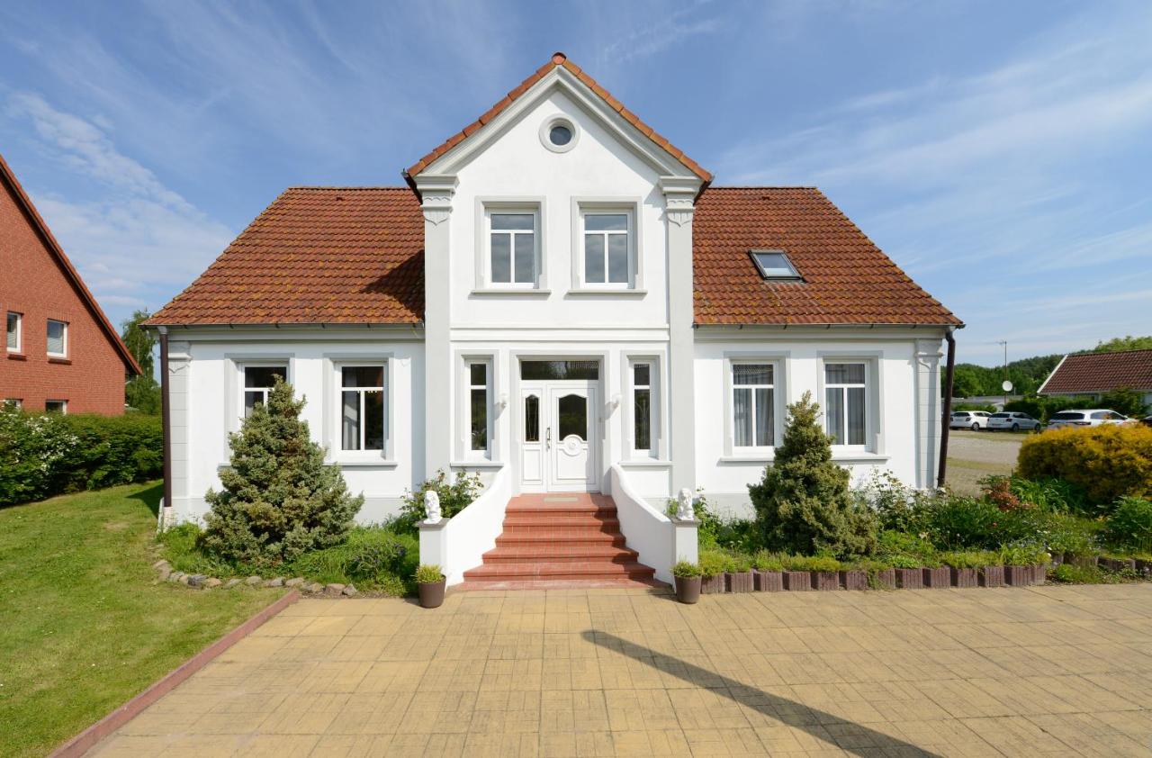 Ferienhaus für 8 Personen mit Kamin & Terrasse - B&B Ostseebad Boltenhagen