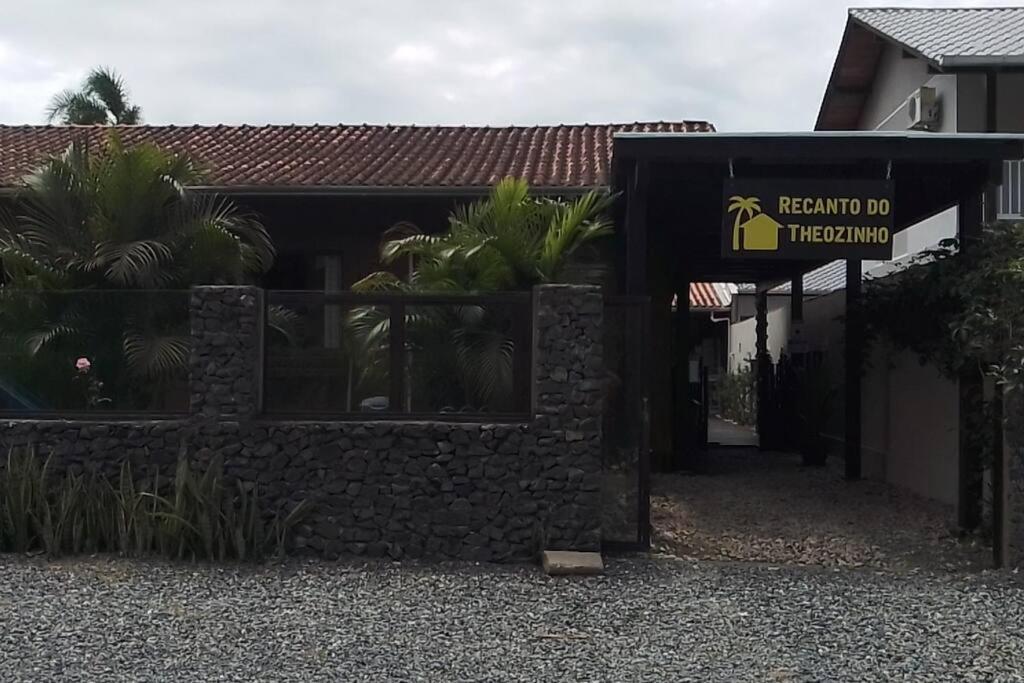 RESIDENCIAL RECANTO Do THEOZINHO - Chambres d’hôtes Bombinhas