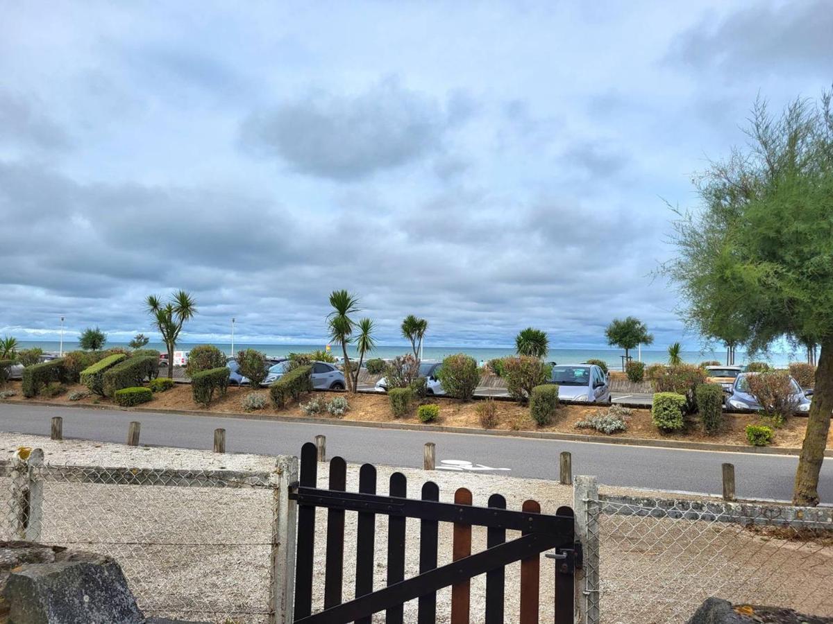 Studio Cabine 4 Pers, Front de Mer, Balcon Sud, Parking Privé, Vélos Inclus, Aucun Animal Autorisé - FR-1-465-84 - B&B Merville-Franceville-Plage
