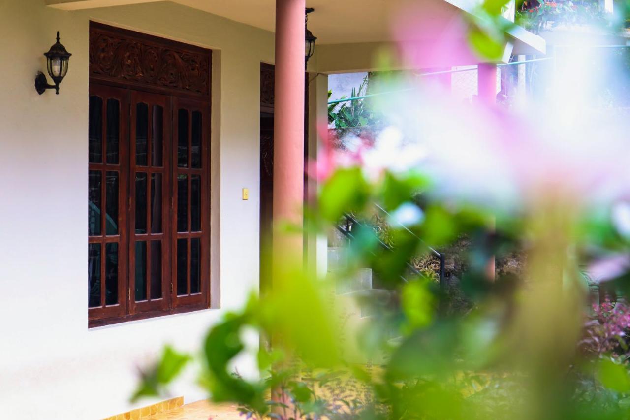 Apartment with Mountain View