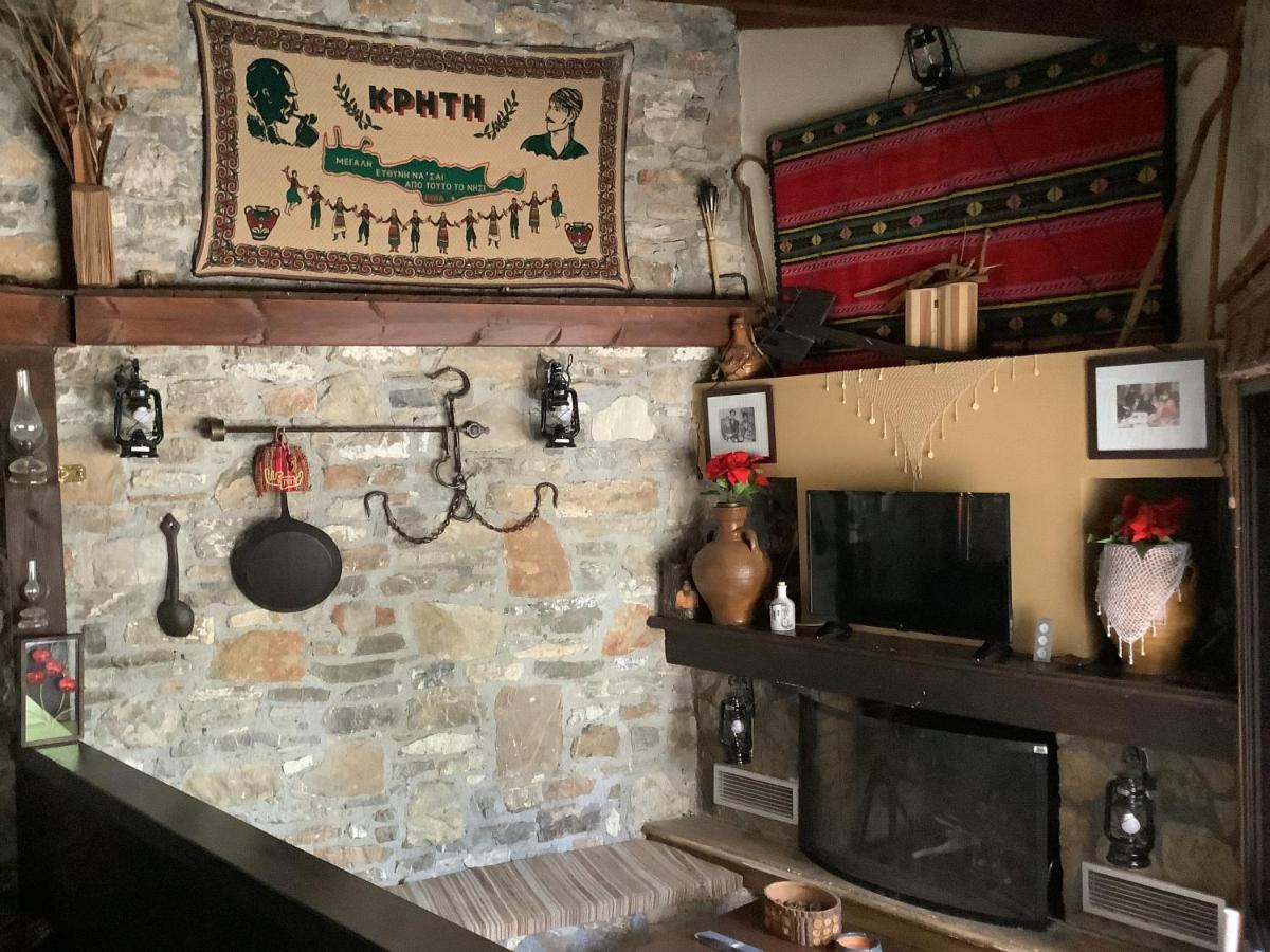 Εθιά Παραδοσιακή πετρόχτιστη οικία EthiaTraditionalhouse of stone - Ferienwohnung