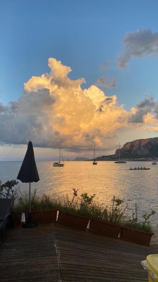 The White Sail - Mondello Apartment with Terrace - casa di vincenzo e andrea - B&B