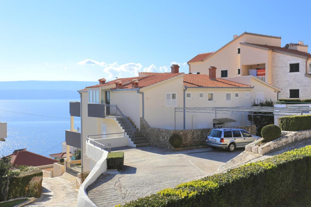 B&B Tice - Apartments by the sea Stanici, Omis - 2764 - Bed and Breakfast Tice