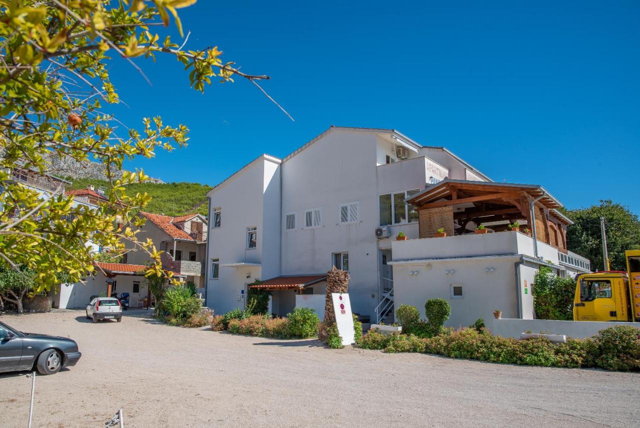 B&B Sumpetar - Apartments by the sea Sumpetar, Omis - 2808 - Bed and Breakfast Sumpetar