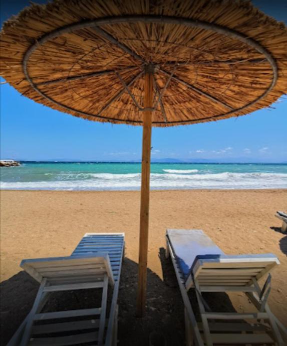 HoneyBee 1 - Sunny Studio in the center of Rafina - B&B Rafína