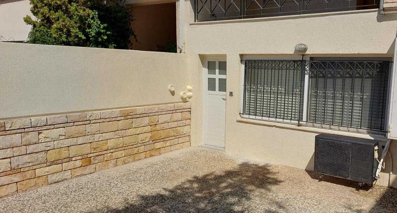 HoneyBee 1 - Sunny Studio in the center of Rafina - B&B Rafína