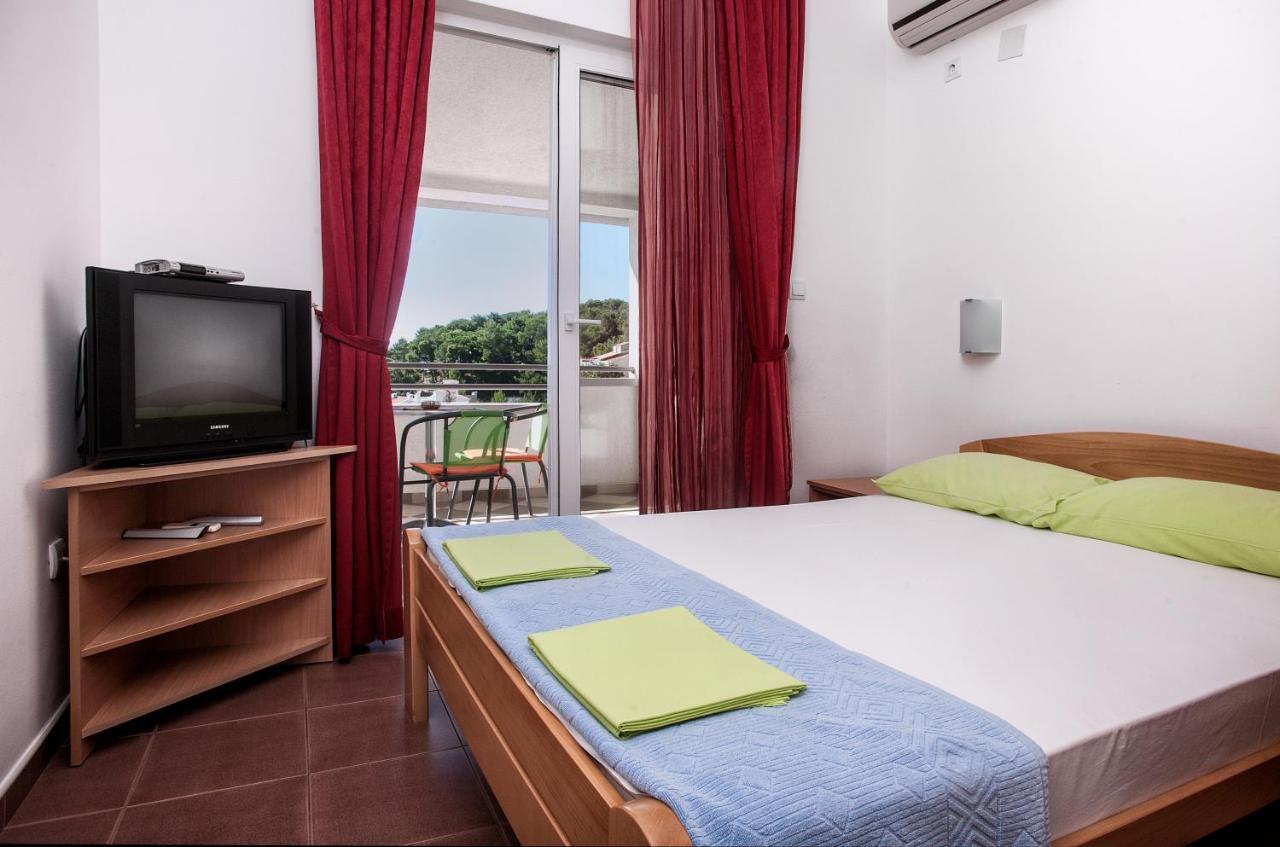Comfort One-Bedroom Apartment with Terrace and Sea View