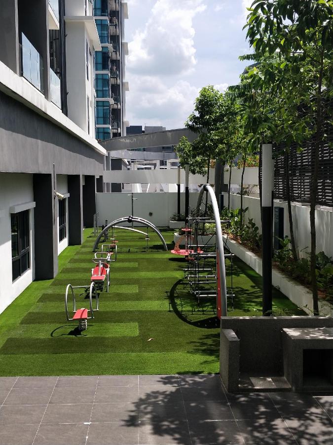 Netflix # Sky Suite near Jaya One by Salaam Suites, 2 pax - B&B Petaling Jaya