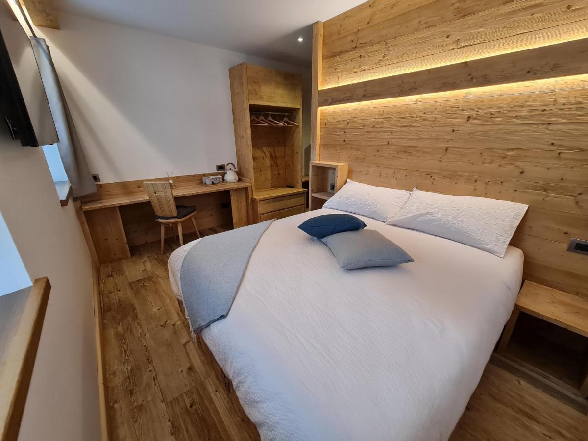 Kleine Tweepersoonskamer met 2 Aparte Bedden