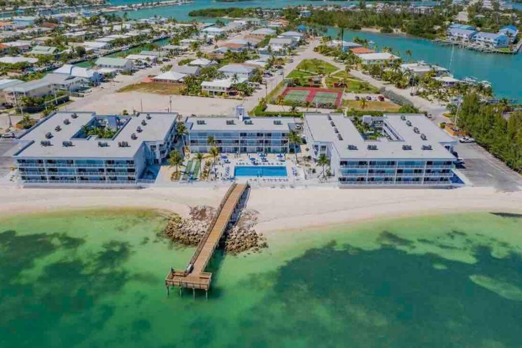 Your Happy Place ON THE BEACH! - B&B Key Colony Beach