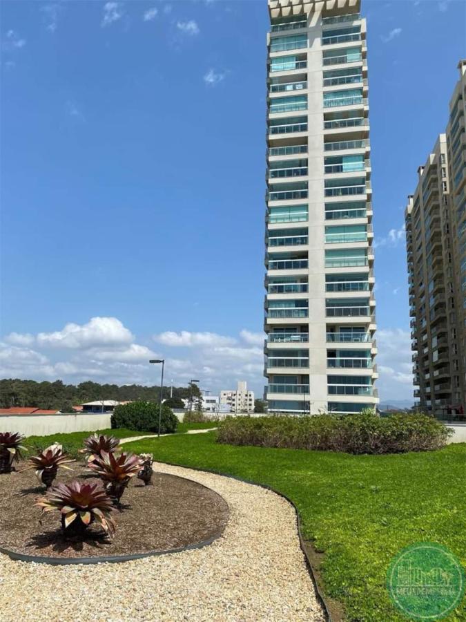 Apê estilo Resort c/ pé na areia e vista mar, próximo ao Beto Carrero - Ferienwohnung