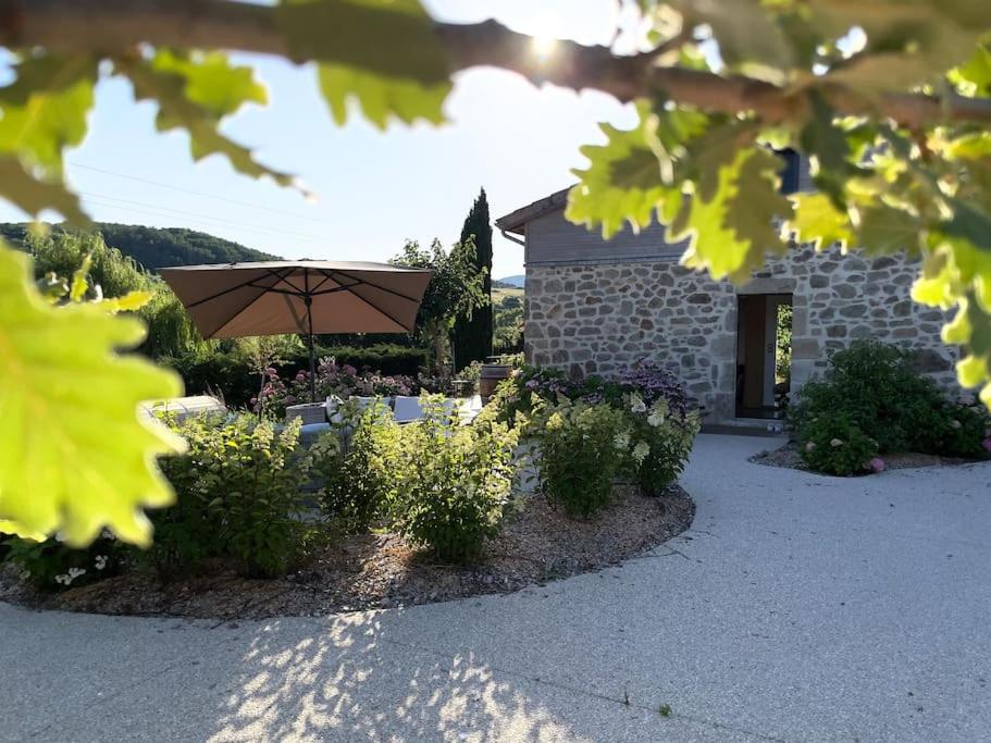 Gîte de charme 5 étoiles pour couple avec sauna et jacuzzi extérieurs privatifs - Chambres d'hôtes Peaugres