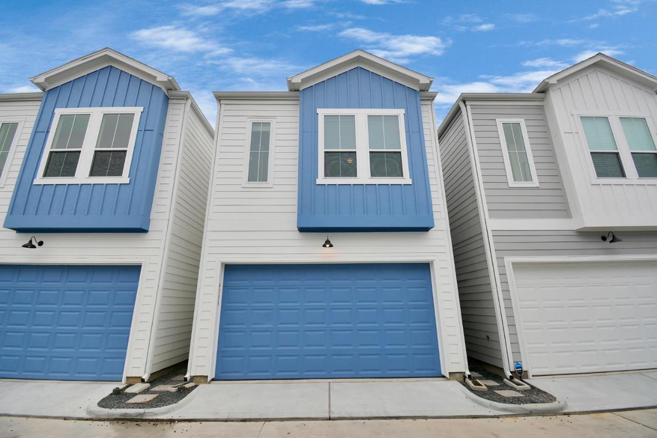 Emerald Palace - New, Modern 3BR Townhome close to downtown, NRG, Med Ctr - B&B Houston