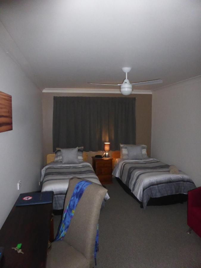 Chambre Lits Jumeaux avec Salle de Bains Commune