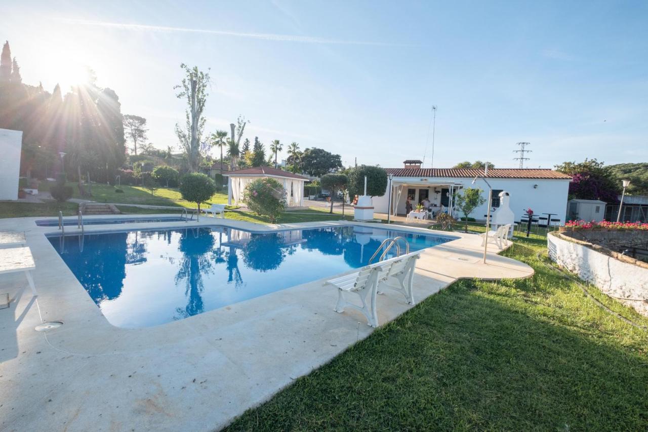 Agradable Villa con piscina - B&B Siviglia