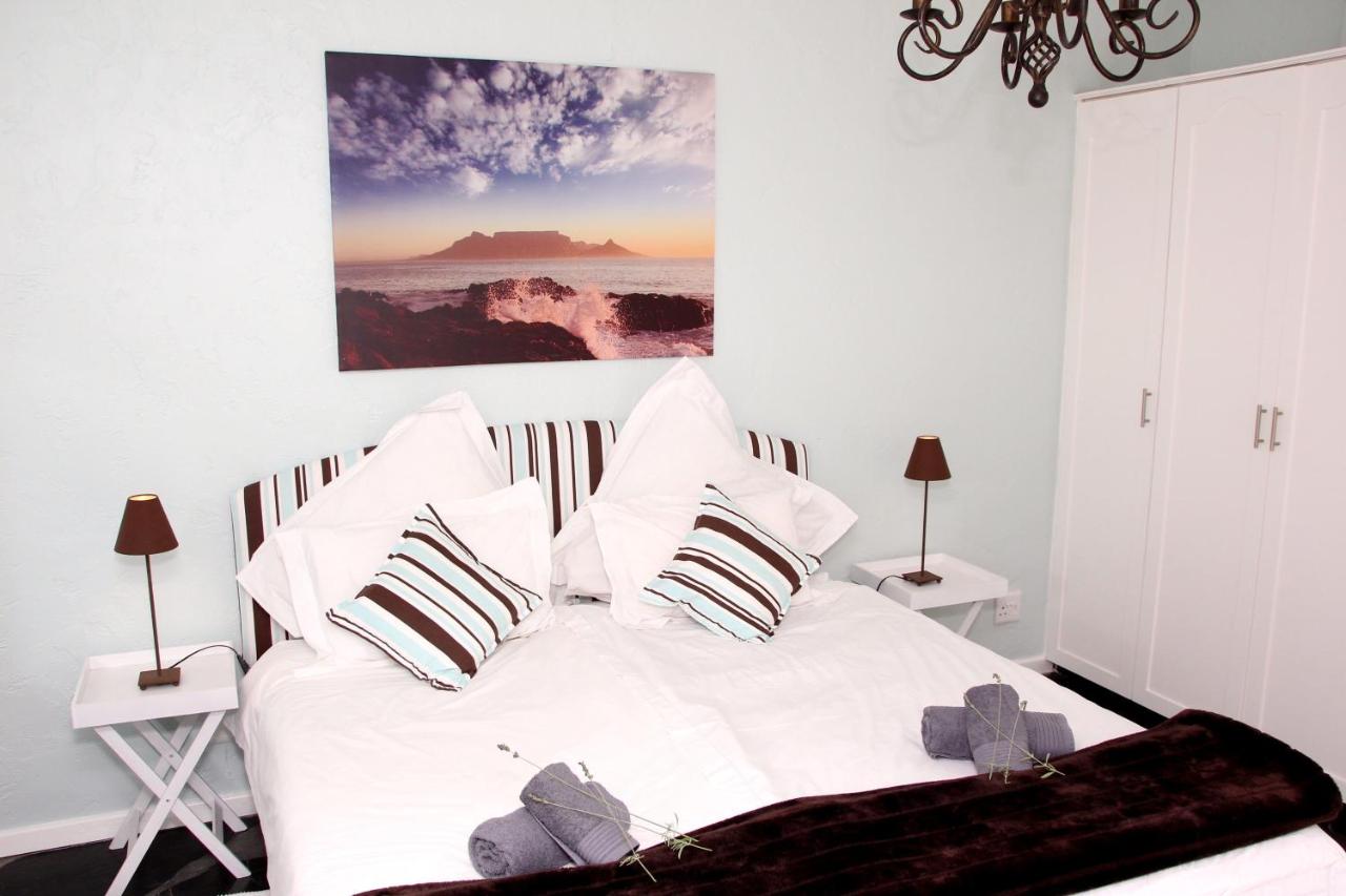 Double Room with Balcony and Garden View