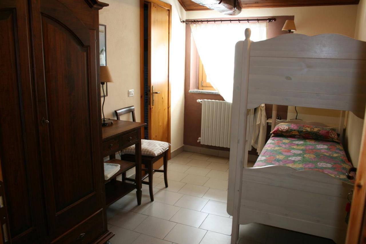 Zweibettzimmer mit Bergblick