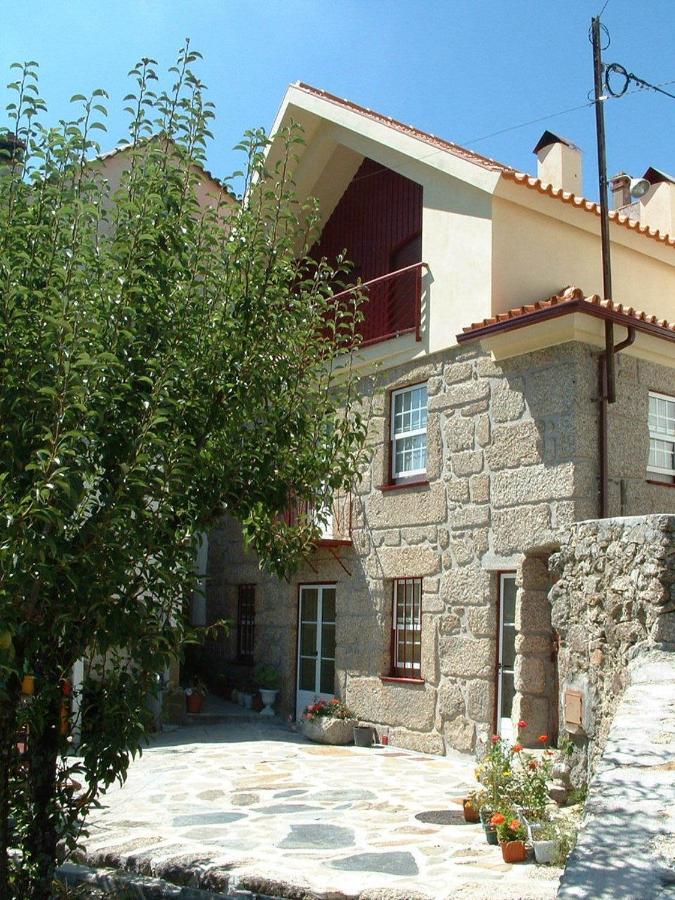 Casa do Meio da Vila - B&B Loriga