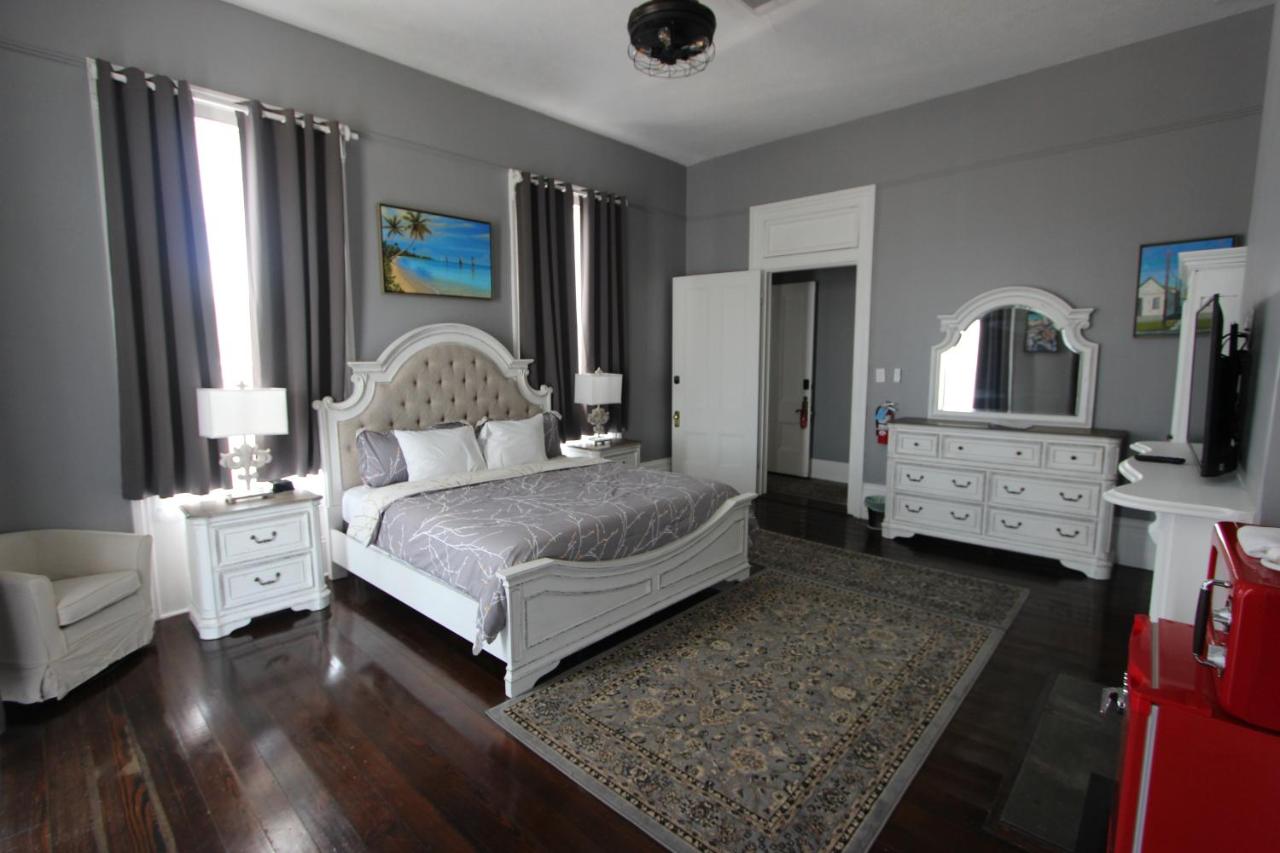 White Suite Main House Upstairs