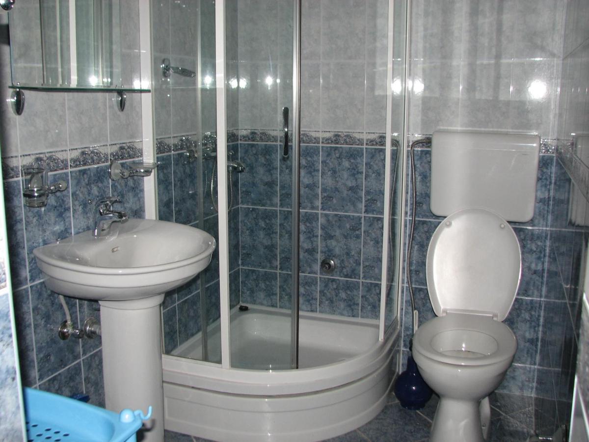 Habitación Doble con baño privado externo - 2 camas