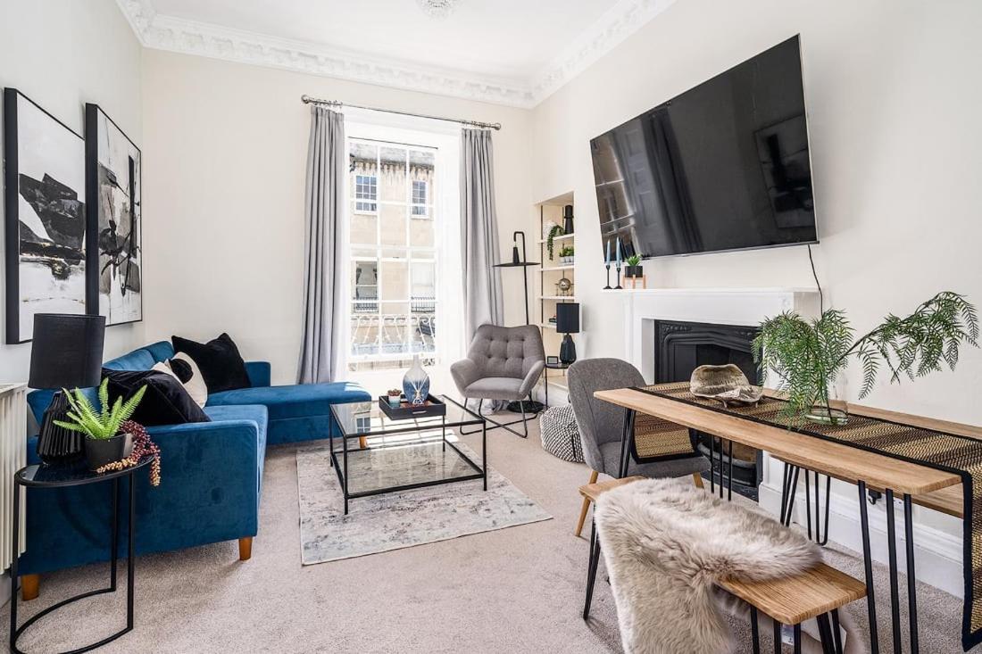 BRAND NEW LISTING Beautiful 2 bedroom apartment - Bed and Breakfast