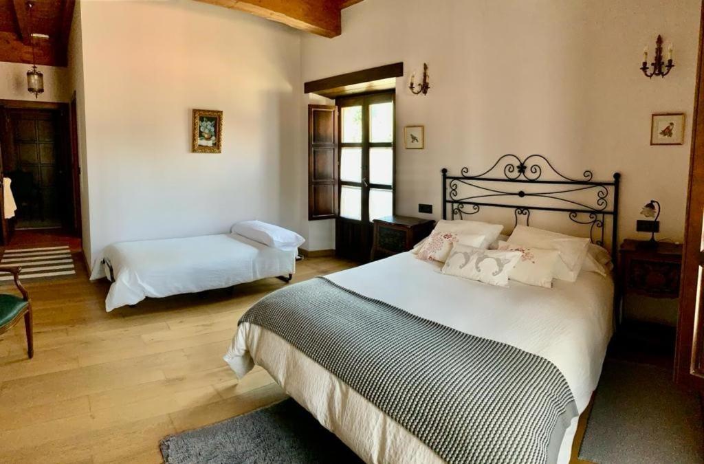 Deluxe Room (2 Adults + 1 Child)