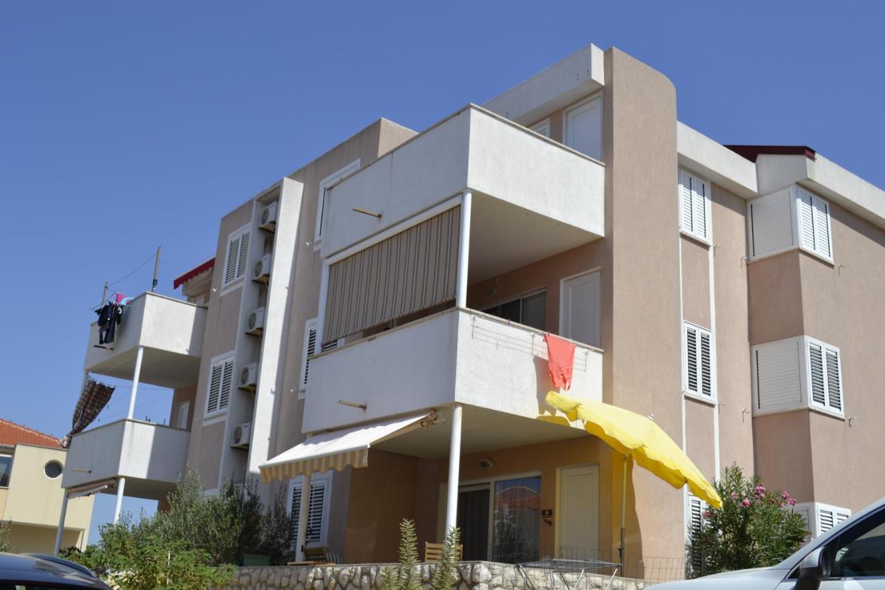 B&B Zubovići - Apartments by the sea Kustici, Pag - 6408 - Bed and Breakfast Zubovići