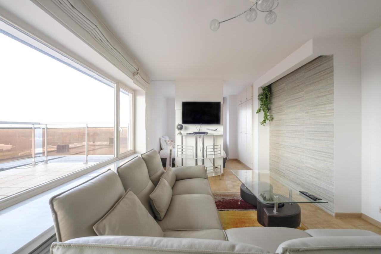 Nice studio with big terrace - B&B Brussels