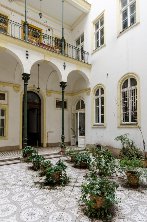 Studio Next To Opera House A26 - B&B Budapest
